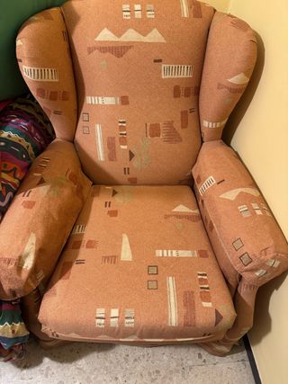 Sillón orejero estampado