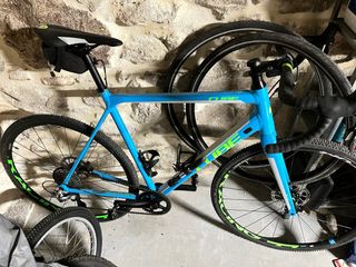 Bicicleta Cube Cross Race