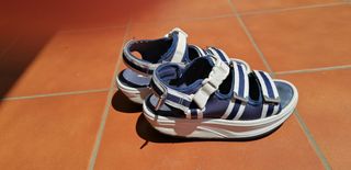 Sandalias MBT mujer Azul/Blanco.