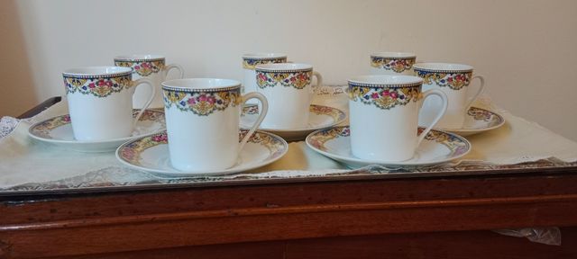 8 tazas de café de Limoges con sus platitos