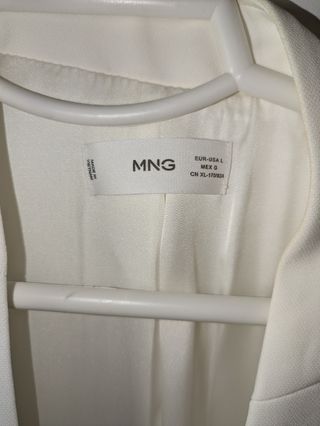 Blazer Mango color blanco - Talla L