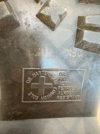 Dr. Martens 37- Botas burdeos plataforma (VEGANAS)