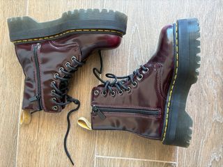 Dr. Martens 37- Botas burdeos plataforma (VEGANAS)