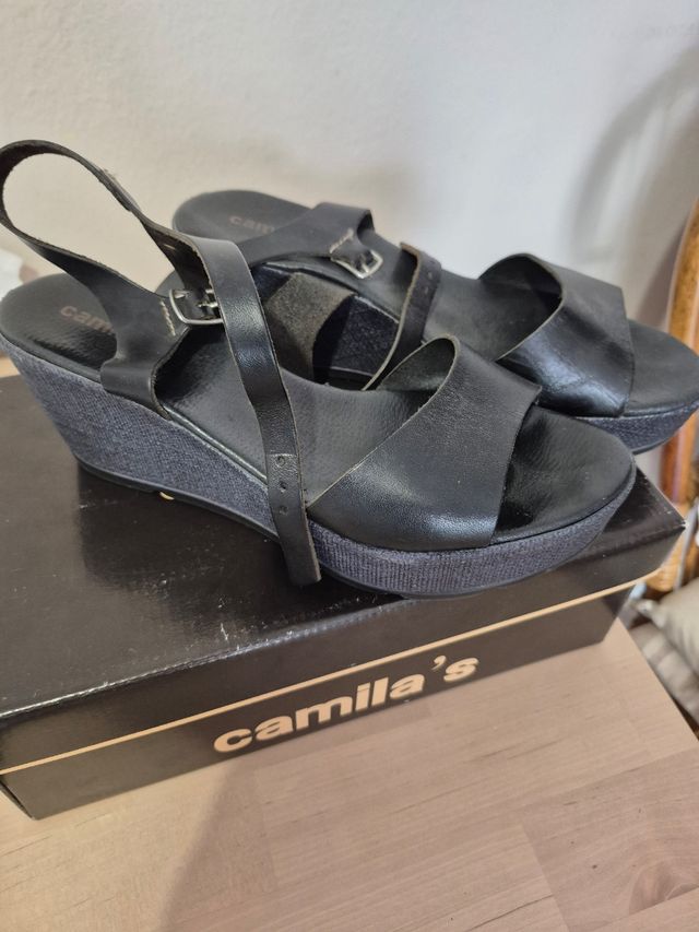 Sandalias cuña negras camilas