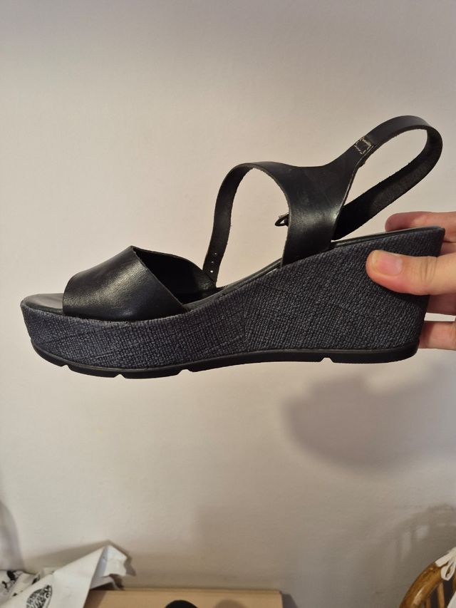 Sandalias cuña negras camilas