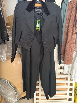 Traje Flamenco - Negro
chaqueta talla 50
panta 48