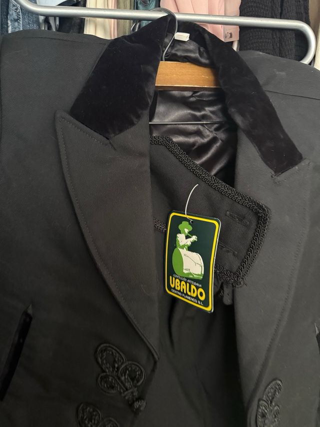 Traje Flamenco - Negro
chaqueta talla 50
panta 48