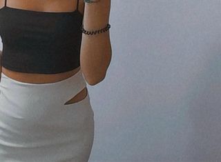 Mini falda beige abertura lateral