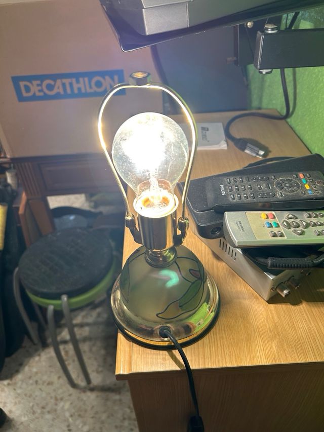 Lámpara sobremesa vintage dorada