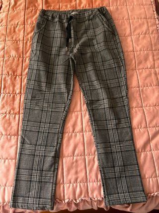 Pantaloni a quadri grigi e marroni