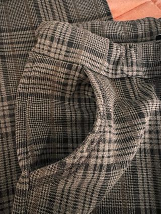 Pantaloni a quadri grigi e marroni