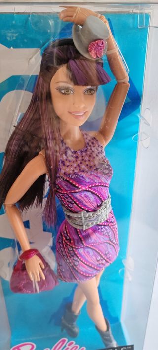 Barbie Fashionistas 2010 - Bambola