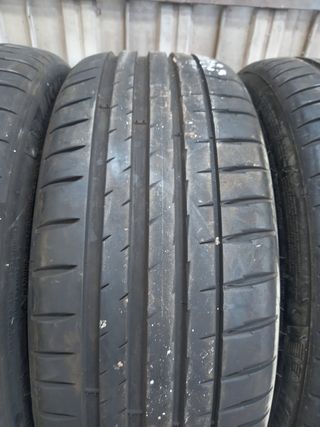 4 Neumáticos 225/45/19
