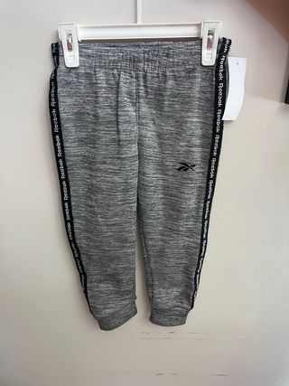 Conjunto Reebok bebé 2 piezas gris