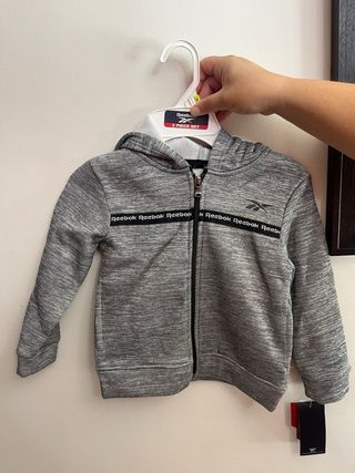 Conjunto Reebok bebé 2 piezas gris