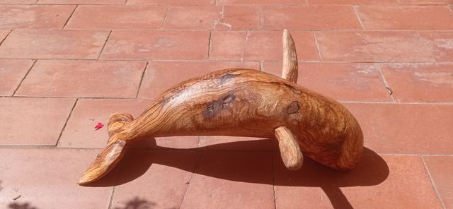 Ballena de olivo madera