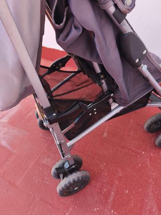 Carrito bebé ligero muy poco usado