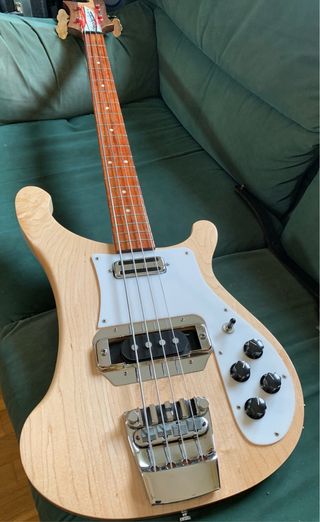 Bajo Rickenbacker 4001 C64