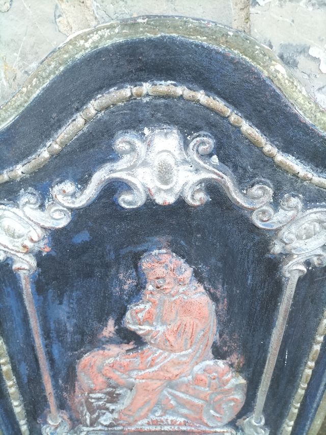 Placa chimenea muy antigua hierro , ver descripció