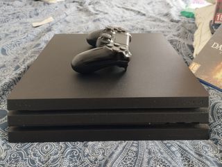 PS4 pro 1TB + 8 Juegos