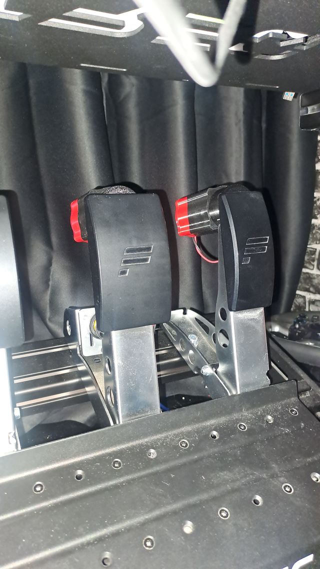 Fanatec CSL: Kit vibración pedales