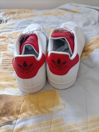 Adidas Stan Smith rojas y blancas - 45.
