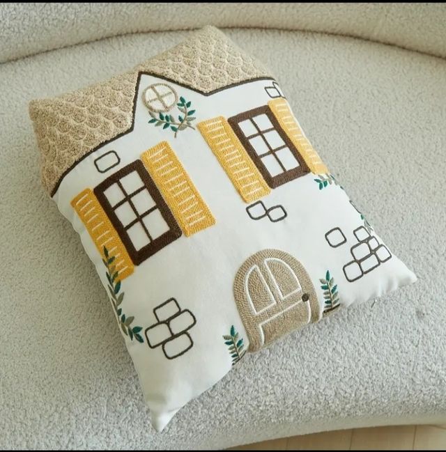 Capa de Almofada 40x35cm. Bordado "Casa de campo"