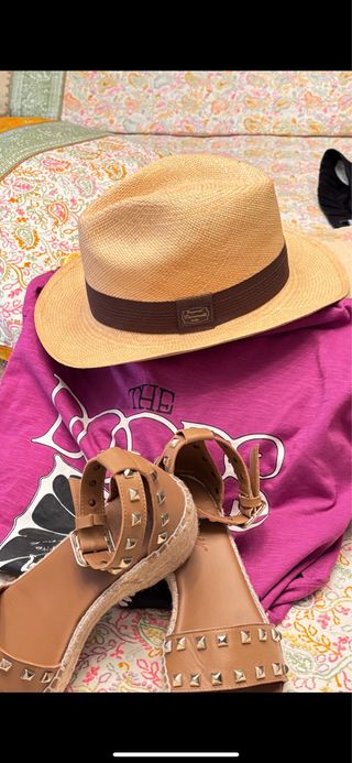 Sombrero Panamá beige y marrón.Hecho en Ecuador 