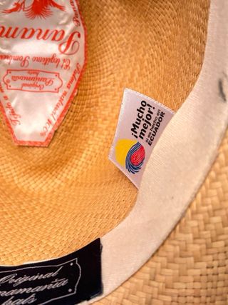 Sombrero Panamá beige y marrón.Hecho en Ecuador 