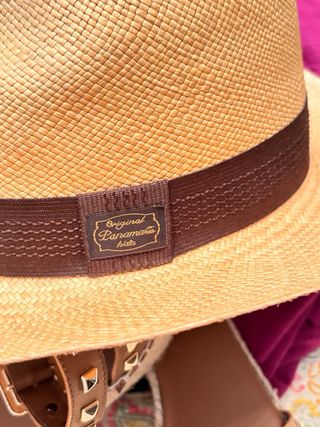 Sombrero Panamá beige y marrón.Hecho en Ecuador 