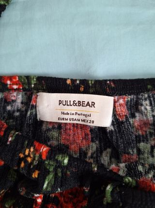 Top Pull&Bear Flores - Negro/Rojo