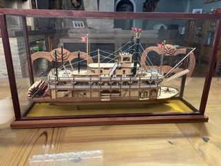 Maqueta barco Misisipi de madera en urna
