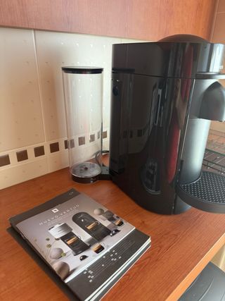 Cafetera Nespresso Vertuo Plus Negra