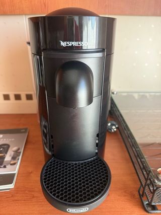 Cafetera Nespresso Vertuo Plus Negra