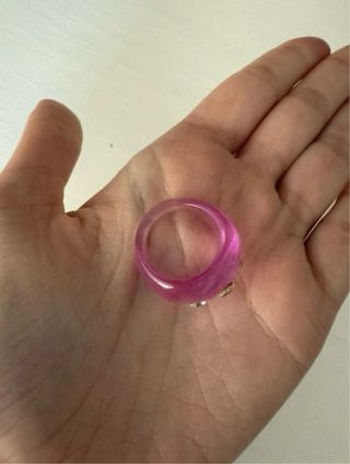 Anillo grande rosa purpurina