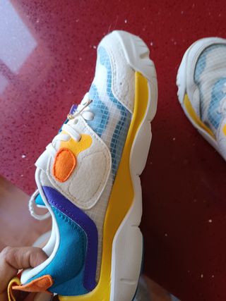 Zapatillas Decathlon niño talla 34 Son talla 34.