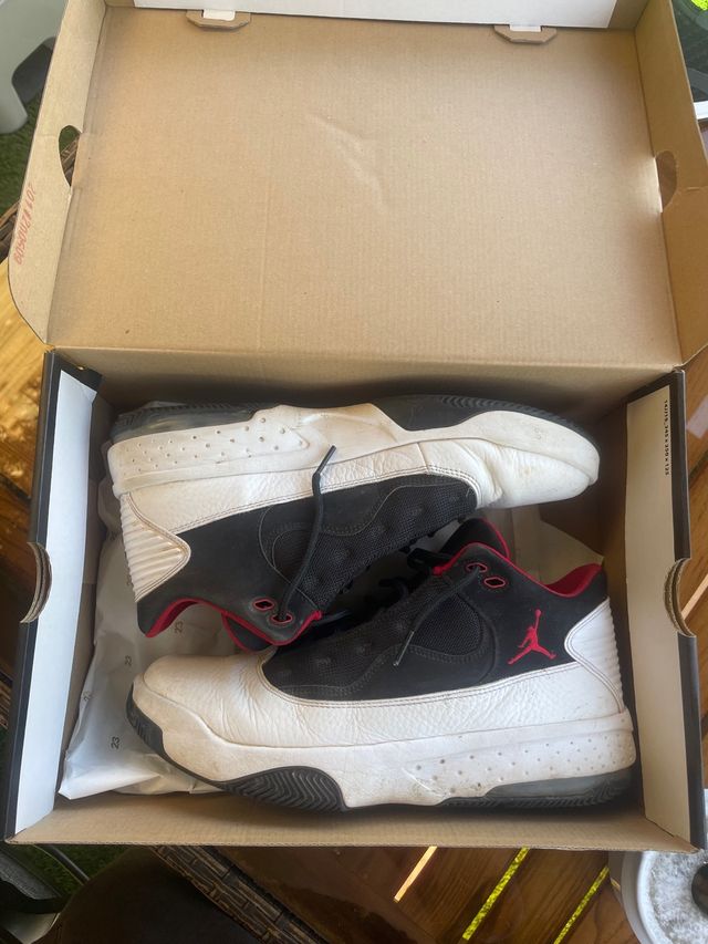 Zapatillas Air Jordan - Blancas y Negras