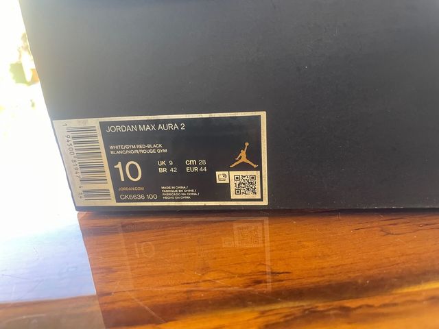 Zapatillas Air Jordan - Blancas y Negras