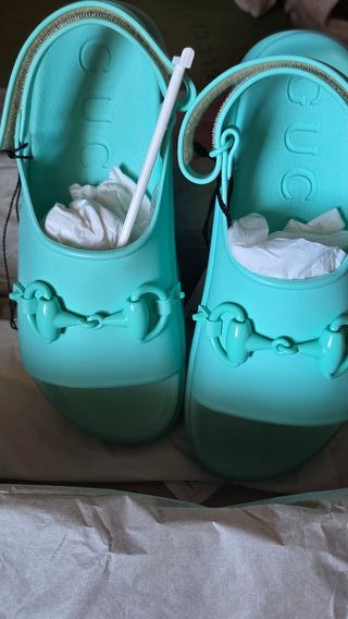Sandalias Gucci de goma, nuevas a estrenar. T-40