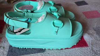 Sandalias Gucci de goma, nuevas a estrenar. T-40