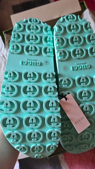 Sandalias Gucci de goma, nuevas a estrenar. T-40