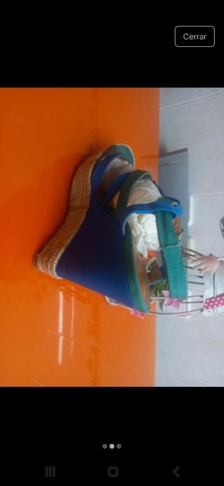Sandalias cuña Zara azules y verdes