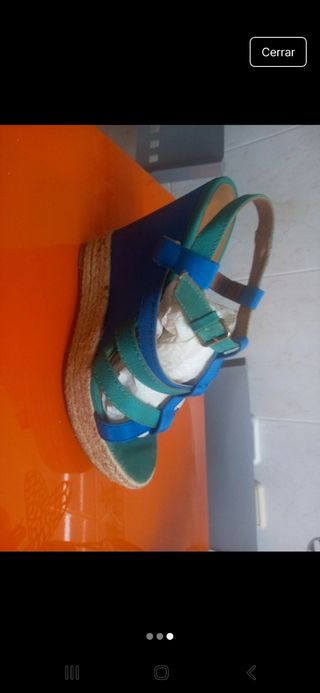 Sandalias cuña Zara azules y verdes