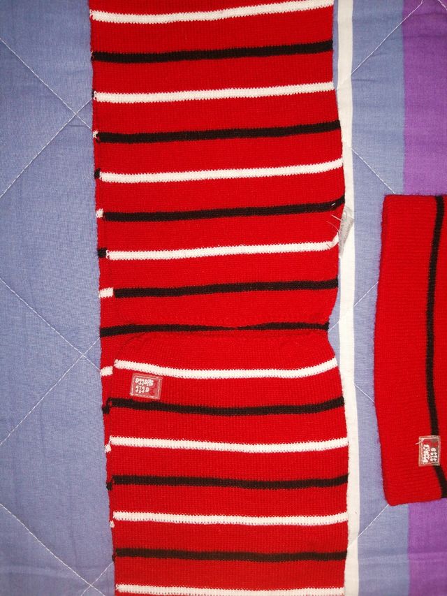 Gorro y bufanda a rayas rojas - Talla 4