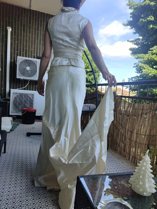 Abito da sposa bianco panna in seta di Armani