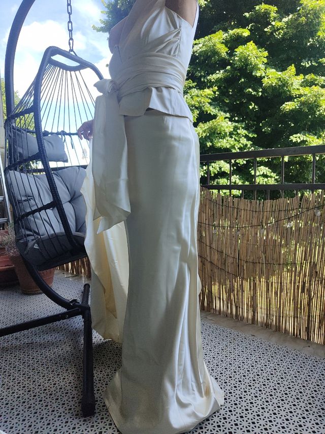 Abito da sposa bianco panna in seta di Armani