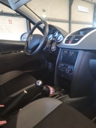 Peugeot 207 1.4 gasolina - Despiece