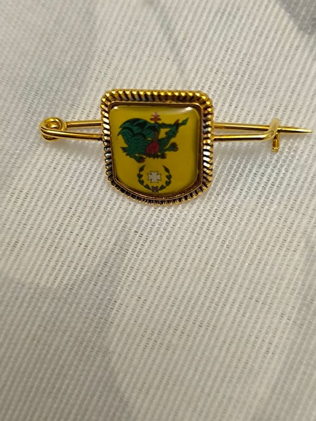 Broche antiguo caballero dorado