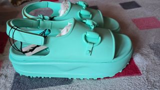 Sandalias Gucci turquesa/blancas  caucho