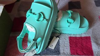 Sandalias Gucci turquesa/blancas  caucho